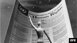 Declaración Universal de los Derechos Humanos adoptada por la Asamblea General de la ONU el 10 de diciembre de 1948, para lograr la libertad, la justicia y la paz en la sociedad.