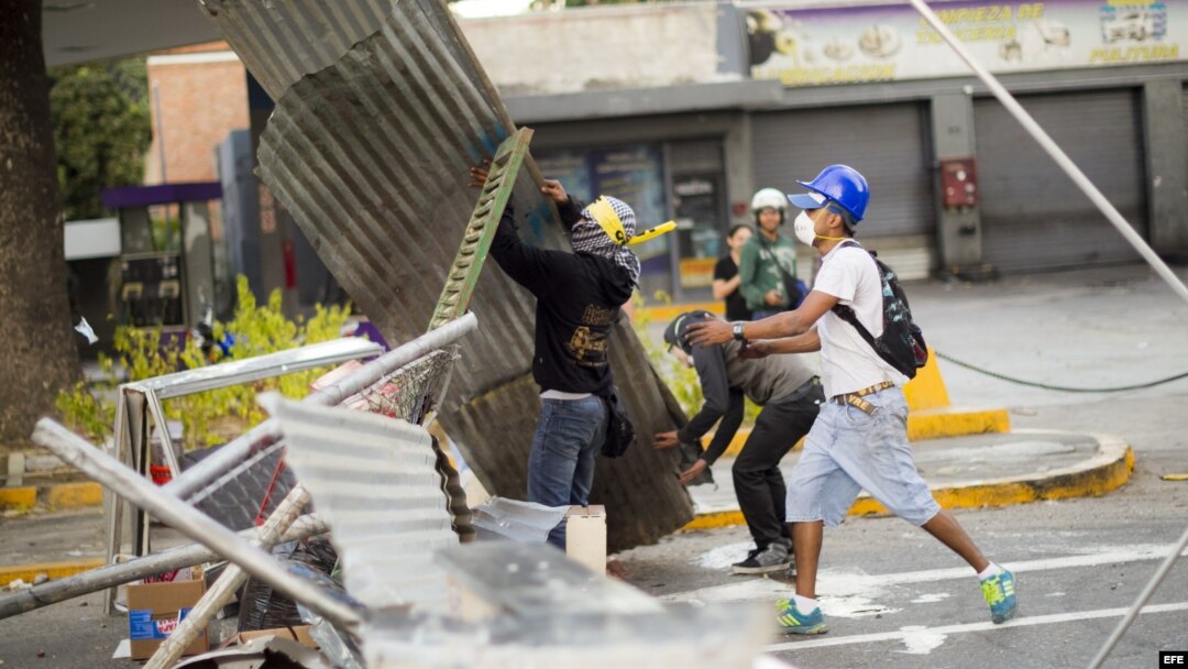 Continúan barricadas y protestas en Venezuela