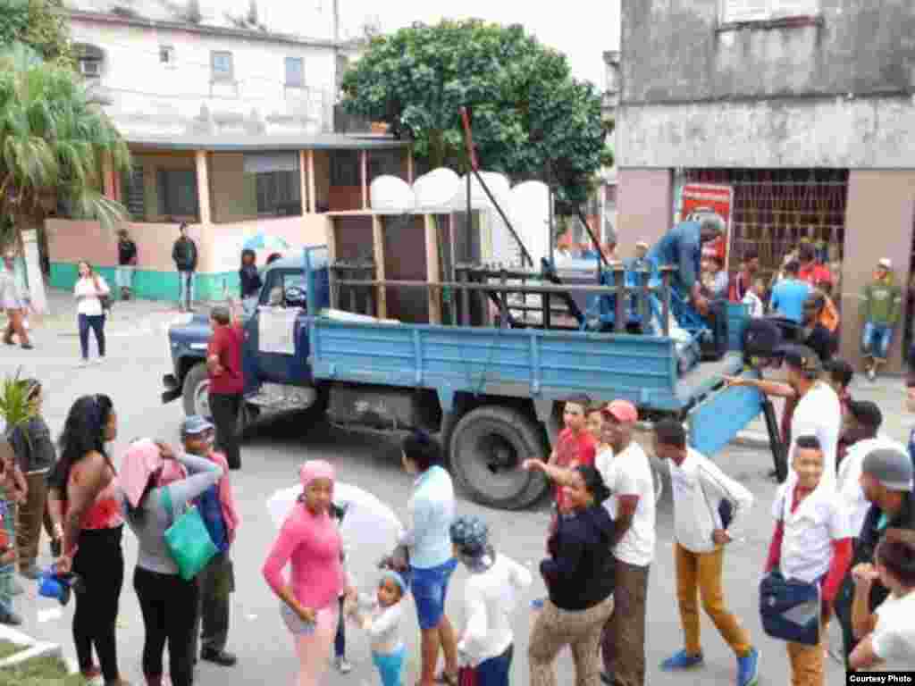 La calle donde se encuentra la sede del movimiento Damas de Blanco fue utilizada para el "acto revolucionario" donde fueron repudiadadas las activistas. Foto cortesía Ángel Moya.