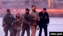 Nicolás Maduro y Cilia flores fueron trasladados en helicóptero este lunes desde prisión a una corte federal de Manhattan, en Nueva York.