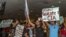 "Sean sus objetivos una bloguera disidente o un intelectual socialista, estos comportamientos tienen un trasfondo similar: el del linchamiento personal, moral y cívico". (foto EMOL)