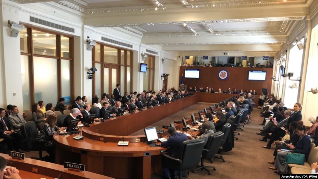 Para una revisión más profunda de la situación en Venezuela se invitaron a expertos en varios temas.