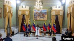 La presidenta interina de Venezuela, Delcy Rodríguez, se dirige a los medios de comunicación en Caracas, Venezuela, el 13 de abril de 2026. REUTERS/Leonardo Fernández Viloria