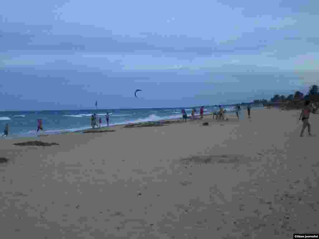 Reporta Cuba playas Habana Foto Miladis Carnel