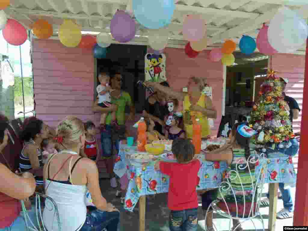 Reporta Cuba FLAMUR lleva Reyes Magos a Pinar del Río Foto FLAMUR