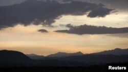 La montañas de la Sierra Maestra desde una carretera del municipio Bartolomé Masó.