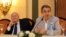 El ex presidente del Gobierno de España José Luis Rodríguez Zapatero (d), habla en rueda de prensa, acompañado por el ex canciller Miguel Ángel Moratinos.