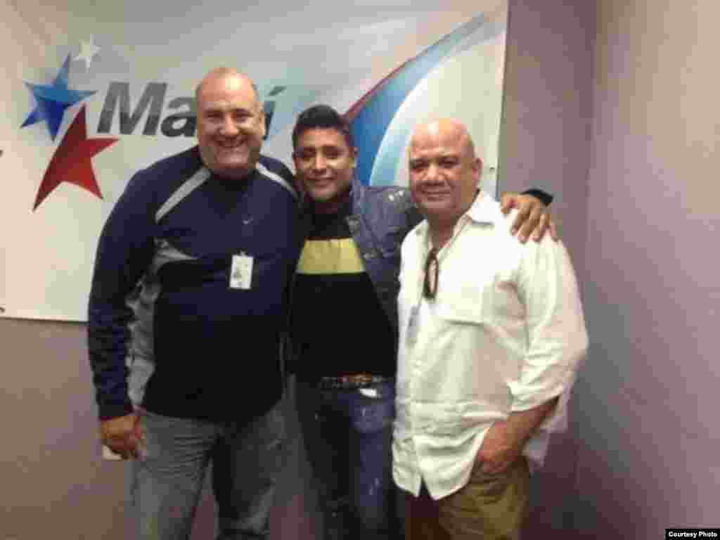Con el cantante Eduardo Antonio, conocido como El divo de Placetas