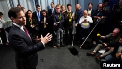 El Secretario de Estado de los Estados Unidos, Marco Rubio, conversa con periodistas durante una reunión de ministros de Asuntos Exteriores de la OTAN en Helsingborg, Suecia, el viernes 22 de mayo de 2026.
