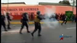 Marcha de estudiantes peruanos por mejor educación termina con varios heridos
