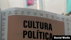 Libro de Cultura Política de décimo grado utilizado en la enseñanza media en Cuba.