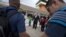 Familiares del "Macho" Camacho oran en San Juan, Puerto Rico, en el hospital donde se encuentra recluido el excampeón mundial.  