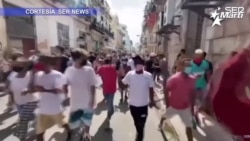 Continúan las muestras de apoyo a los manifestantes en Cuba mientras aumentan las condenas al régimen castrista.