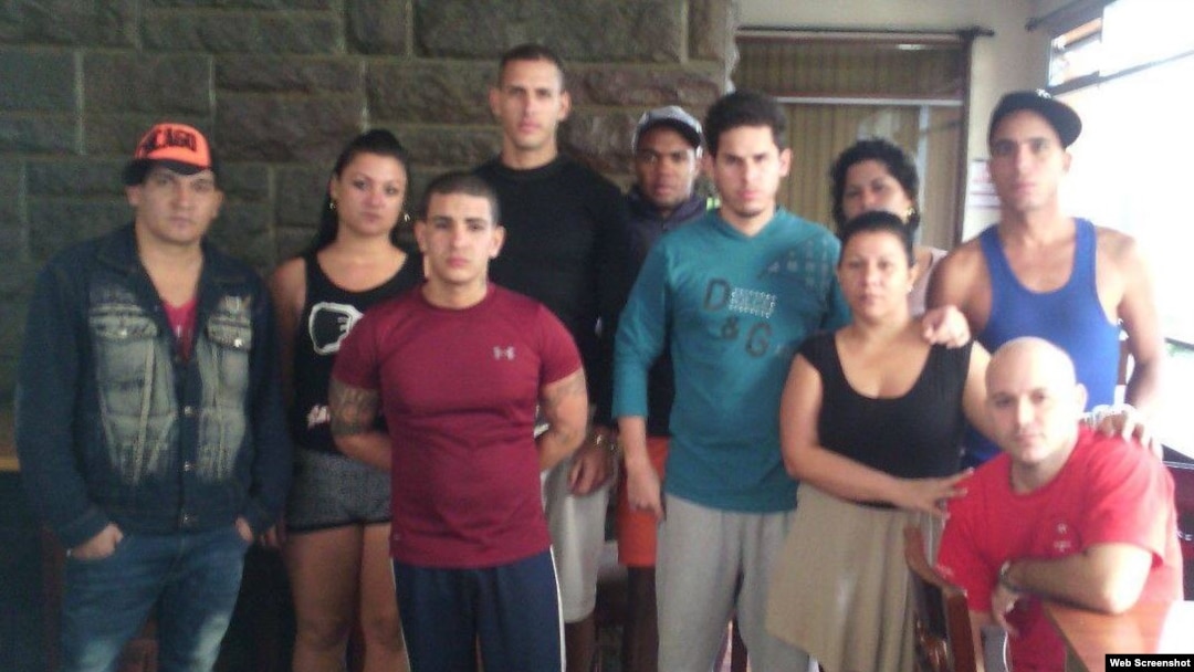Estos son los diez cubanos que se encuentran en el Hotel Carrión, en Quito, que podrían ser deportados.