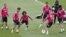 Los jugadores del Real Madrid Kleper Laveran "Pepe" (i), Lucas Silva (2i) y Marcelo Vieira (3i) durante el entrenamiento del sábado en Valdebebas, previo al partido de Liga que el equipo disputa el domingo  frente al Barcelona, el Clásico. 