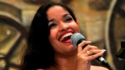 Otro fragmento de 1800 Online con la cantante cubana Luna Manzanares.