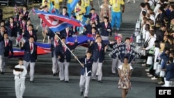 Delegación de Corea del Norte en el desfile inaugural de los Juegos Olímpicos Londres 2012. 