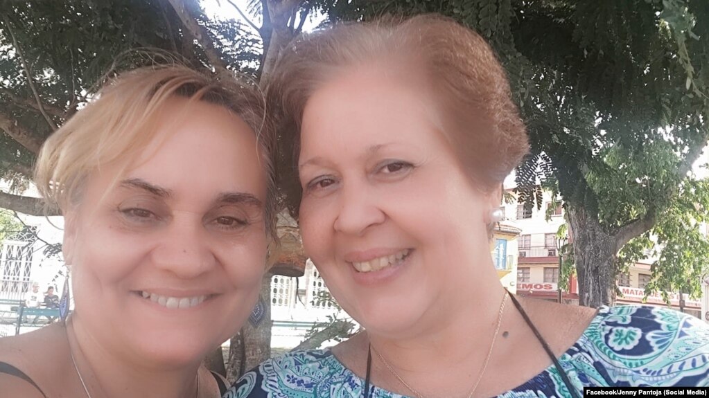 Las académicas cubanas Jenny Pantoja y Alina Bárbara López. (Facebook/Jenny Pantoja)