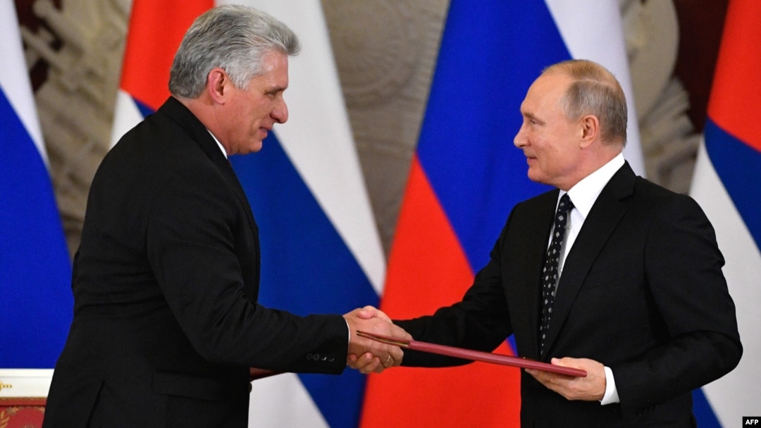Vladímir Putin y Miguel Díaz-Canel durante la firma de acuerdos de cooperación este viernes en el Kremlin. 