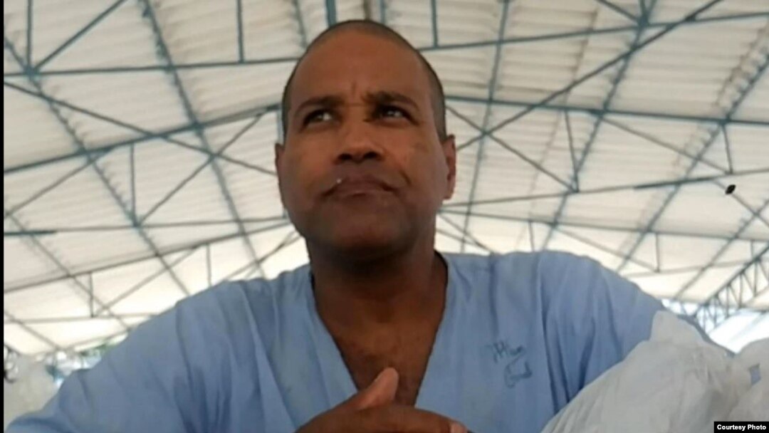 Daniel Llorente Miranda, imagen tomada por Serafín Morán en el hospital Psiquiátrico de La Habana, (Mazorra).