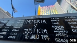 Memorial a las víctimas del atentado a la AMIA en Argentina.