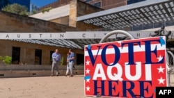 Un cartel identifica un punto de votación en las elecciones del Supermartes, en Rio Grande City, Texas, este 5 de marzo de 2024. (Suzanne Cordeiro/AFP)