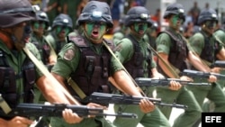 Chávez ha equipado a sus fuerzas armadas con miles de millones de dólares en armas rusas.