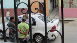 Denuncia acoso contra activista y su hijo de un año de edad