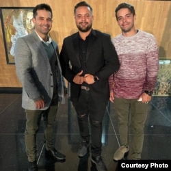 Richard Tur de la Concepción junto a sus hermanos, uno de los cuales es consejero de la Embajada de Cuba en Canadá. 