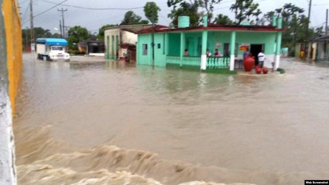 Sancti Spíritus bajo el agua tras el paso de la tormenta subtropical Alberto. (Foto: Escambray)
