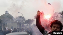 Un estudiante en Egipto durante una marcha en El Cairo.