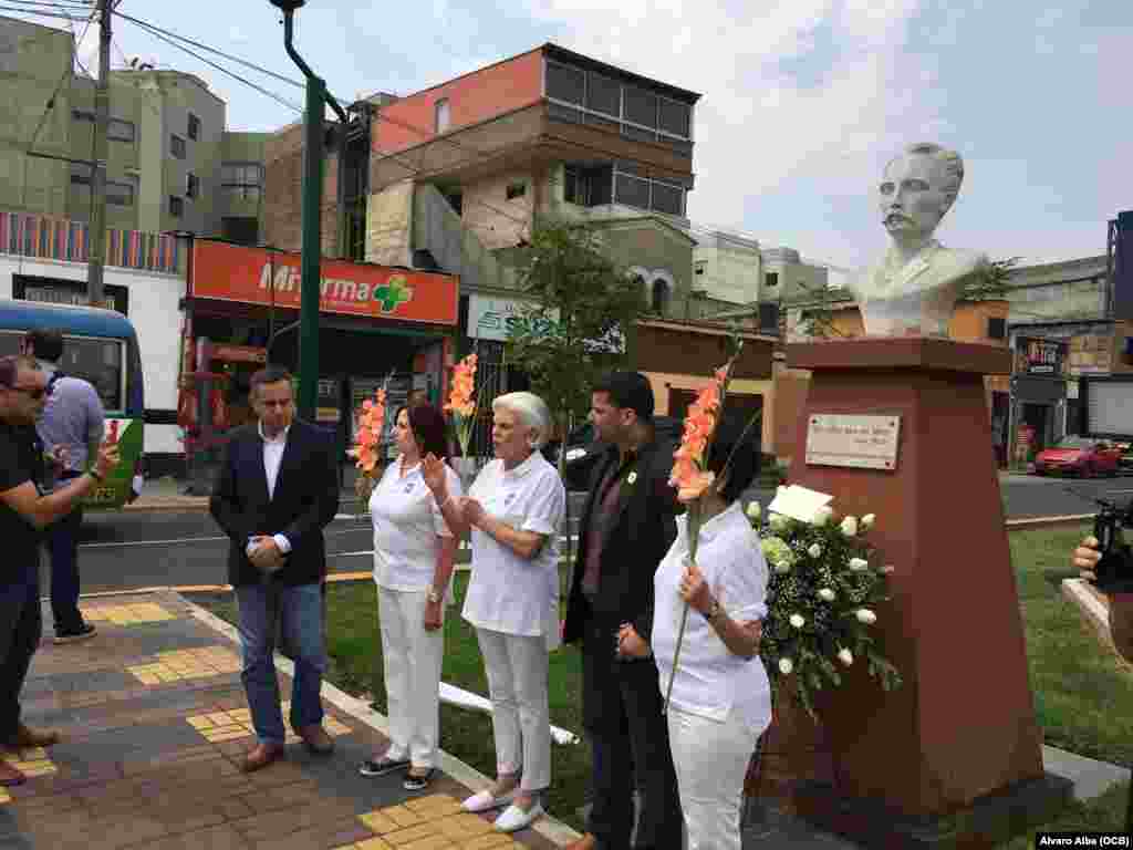 Exiliados cubanos rinden tributo a José Martí en Lima, Perú