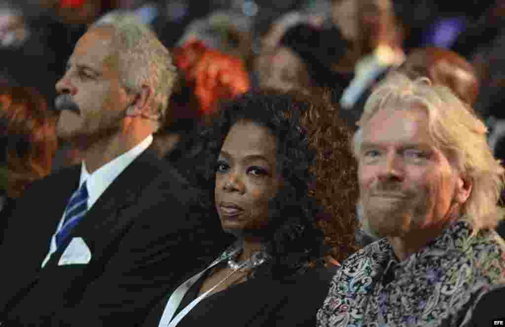 El príncipe Carlos británico, el príncipe Alberto II de Mónaco, la estadounidense Oprah Winfrey, el empresario multimillonario Richard Branson y el ex primer ministro zimbabuense Morgan Tsvangirai también estuvieron en el funeral.