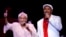 La cantante cubana Omara Portuondo (izq), durante una actuación acompañada por Orquesta Buena Vista Social Club.