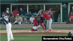Yohandy Morales (13) fue llamado a Grandes Ligas por los Nacionales de Washington.