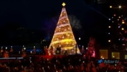 Melania Trump enciende tradicional árbol de Navidad en la Casa Blanca
