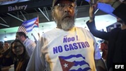 Miami celebra la muerte de Fidel Castro en el Versailles