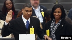 Serpico Elliot y Delandra Rollins sustituyen a Obama y Michelle en el ensayo de la ceremonia. 