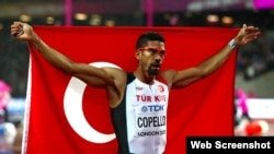 Yasmani Copello, ganador de medalla de plata en el Campeonato Mundial de atletismo Londres-2017.