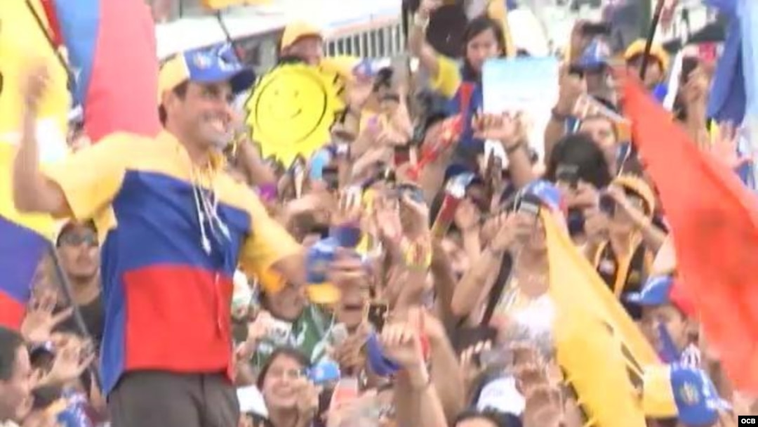 Capriles Rodonski cierra campaña en Caracas con marcha multitudinaria