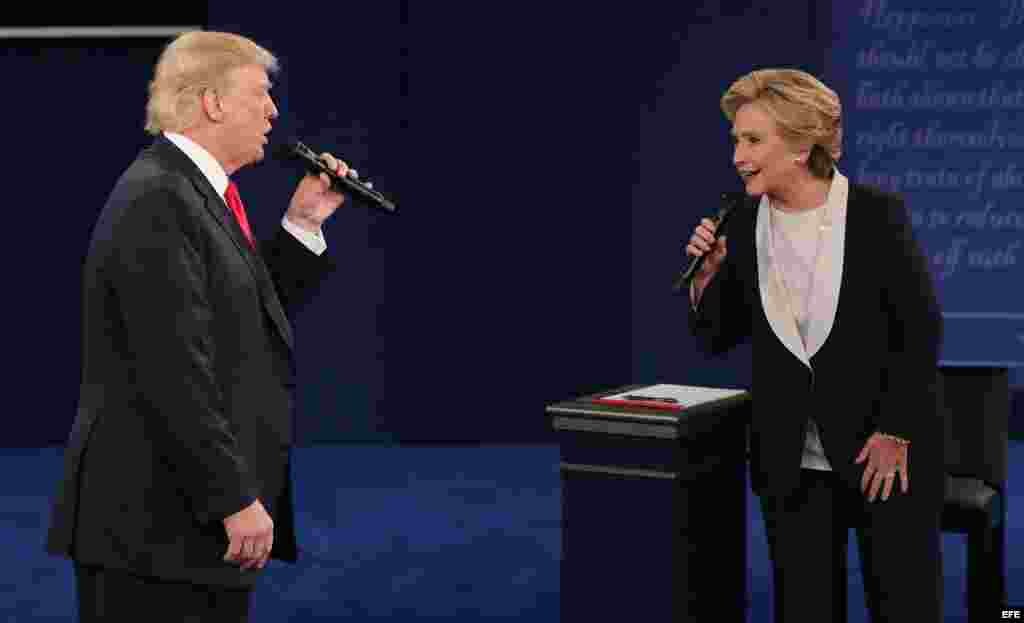 Intercambio de argumentos en el segundo debate presidencial entre Clinton y Trump