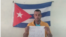 Foto de uno de los participantes en las demostraciones cívicas por el 20 de Mayo en Cuba. (Foto tomada del canal de Youtube de Radio República)