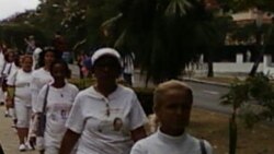 Damas de Blanco orientales escuchan misa