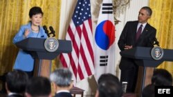 El presidente Barack Obama junto a la mandataria surcoreana Park Geun-hye. EFE