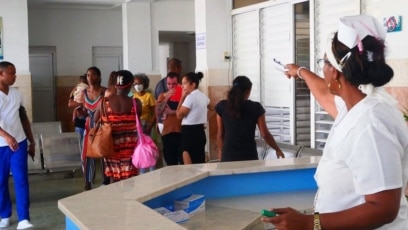 Pacientes de un hospital en Matanzas, impactado por el brote del dengue y el chikungunya.