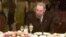 Fidel Castro antes de cenar. 