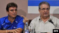 El presidente de IBAF, el italiano Ricardo Fraccari (d), junto al vicepresidente de la IBAF e hijo de Fidel Castro, Antonio Castro (i)enero de 2012 