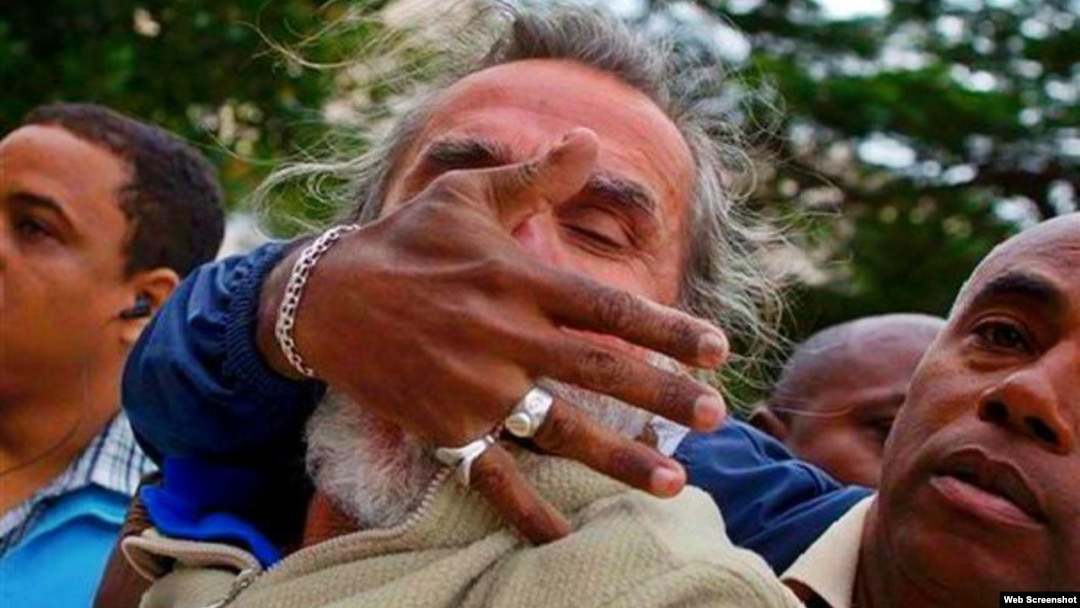 Agustín López víctima de violencia policial por gritar vivan los Derechos Humanos