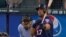 Kendrys Morales antes de empujar con un doble las dos carreras decisivas para los Mellizos (4-1) sobre su antiguo equipo, Marineros de Seattle.