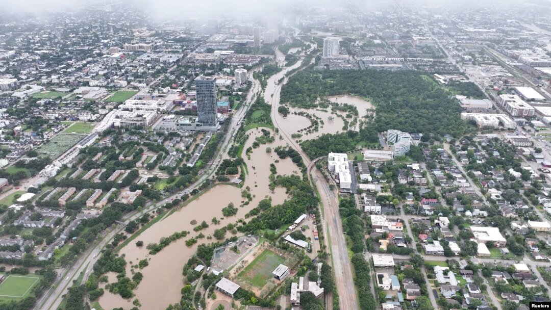 Una vista de un dron muestra un área inundada después del huracán Beryl en Houston, Texas, el 8 de julio de 2024. @cjblain10 vía X/vía REUTERS